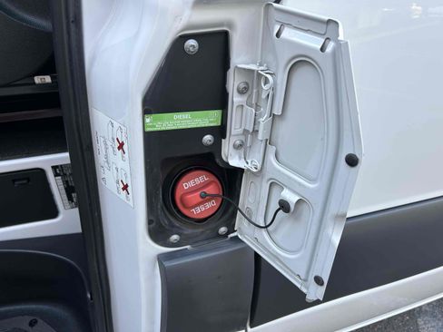 Used 2022 Mercedes-Benz Sprinter 2500 image 12