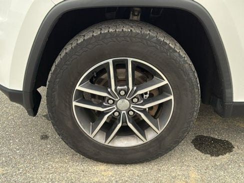 Used 2017 Jeep Grand Cherokee Limited AWD/4WD image 11
