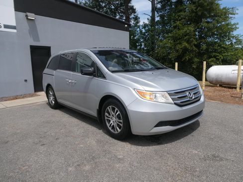 Used 2011 Honda Odyssey EX-L image 3