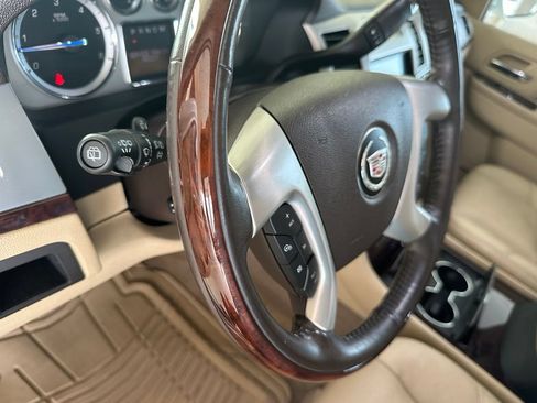 Used 2011 Cadillac Escalade Premium RWD image 16