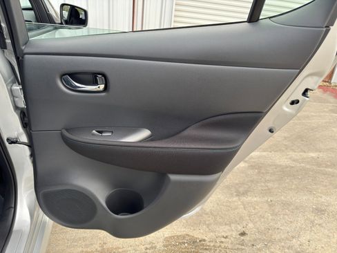 Used 2023 Nissan Leaf S image 37