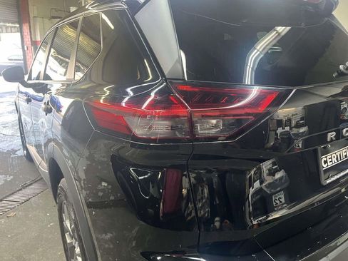 Used 2023 Nissan Rogue S AWD/4WD image 12