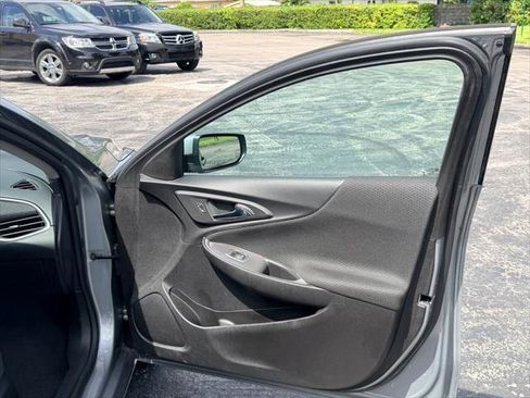 Used 2025 Chevrolet Malibu LT FWD image 22