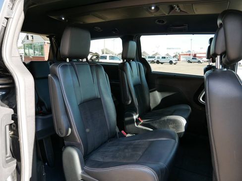 Used 2019 Dodge Grand Caravan SXT w/ Driver Convenience Group FWD image 9