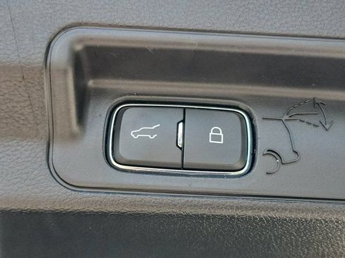 Certified 2022 Ford Explorer XLT w/ Equipment Group 202A RWD image 10