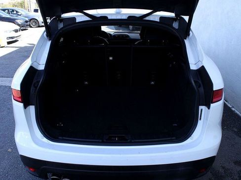 Used 2017 Jaguar F-PACE Premium image 8