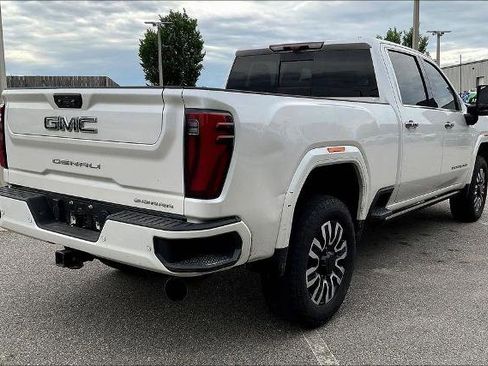 Used 2024 GMC Sierra 3500 Denali Ultimate AWD/4WD image 5