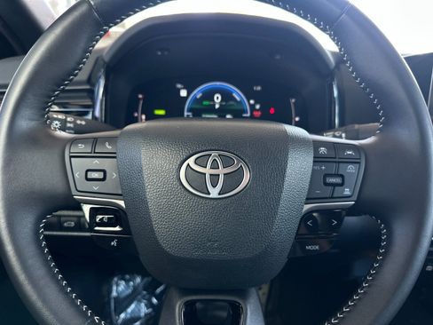 Used 2025 Toyota Camry SE FWD image 20