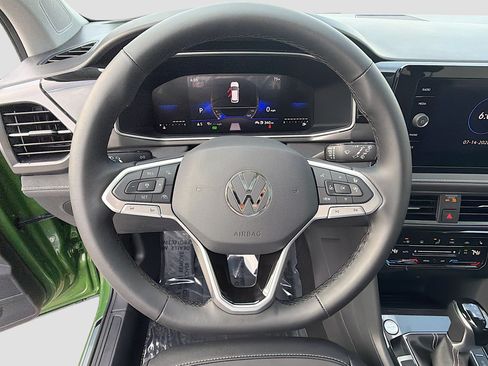 New 2026 Volkswagen Taos SE FWD image 36
