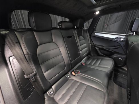 Used 2021 Porsche Macan Turbo AWD/4WD image 44