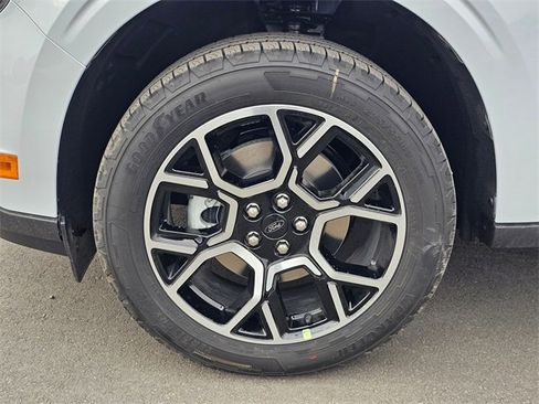 New 2025 Ford Maverick Lariat w/ 4K Tow Package image 8