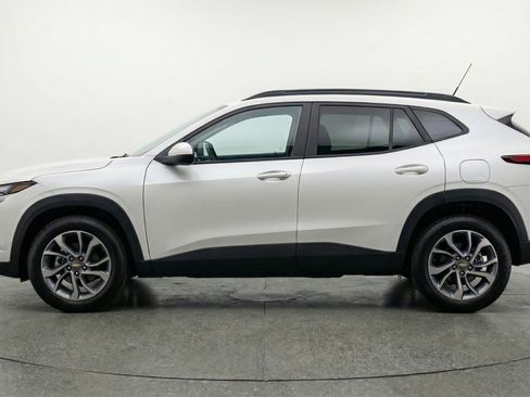 Used 2025 Chevrolet Trax LT FWD image 5