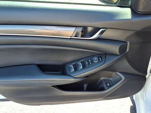 Used 2018 Honda Accord Sport image 3