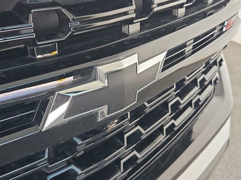 Certified 2024 Chevrolet Suburban Z71 w/ Z71 Off-Road Package AWD/4WD image 37