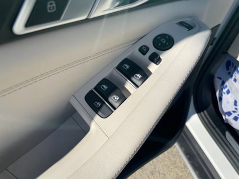 Used 2023 BMW X5 xDrive40i w/ Premium Package image 10