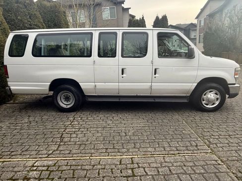 Used 2011 Ford E-350 and Econoline 350 XLT image 5