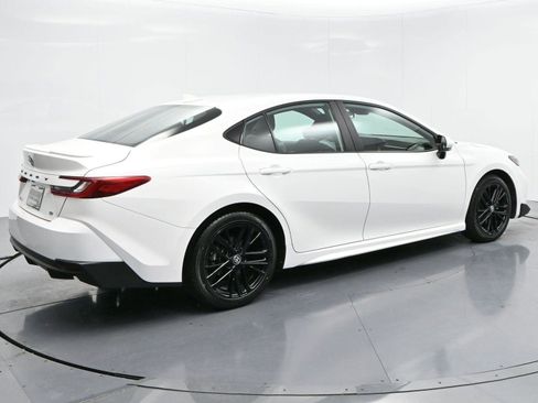 Used 2025 Toyota Camry SE image 7