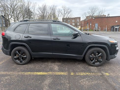 Used 2018 Jeep Cherokee Latitude w/ Altitude Package image 3