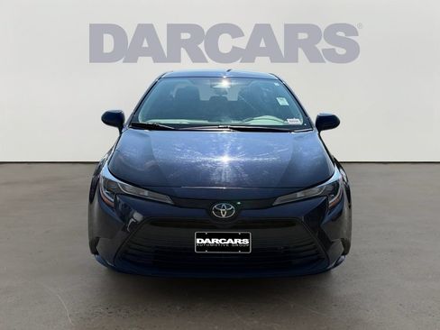 Used 2024 Toyota Corolla LE FWD image 2