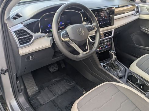 Used 2025 Volkswagen Taos SE image 11