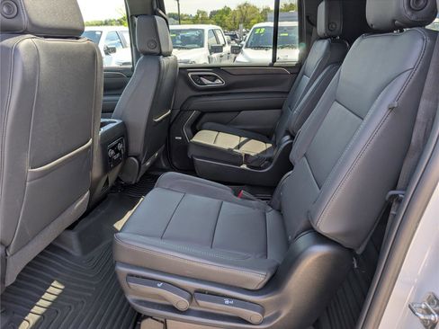 Used 2024 Chevrolet Suburban Z71 image 16