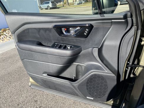 Used 2025 Subaru Forester Touring image 17