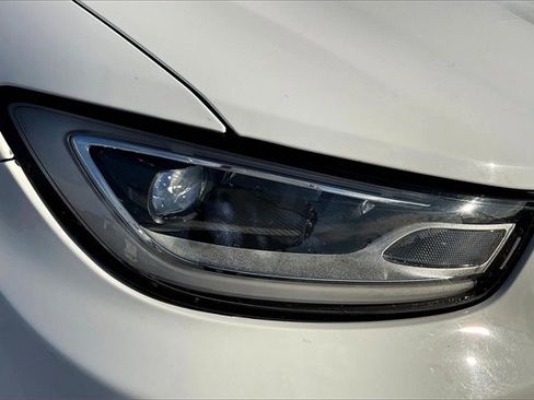 Used 2024 Chrysler Pacifica Touring-L image 29