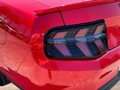 Used 2010 Ford Mustang Coupe RWD image 22