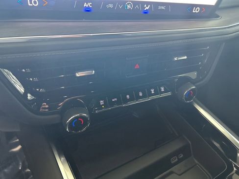 Used 2025 Chevrolet Suburban LS RWD image 48