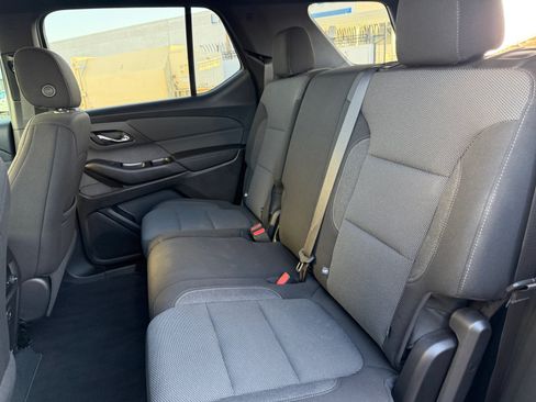 Used 2022 Chevrolet Traverse LT FWD image 16