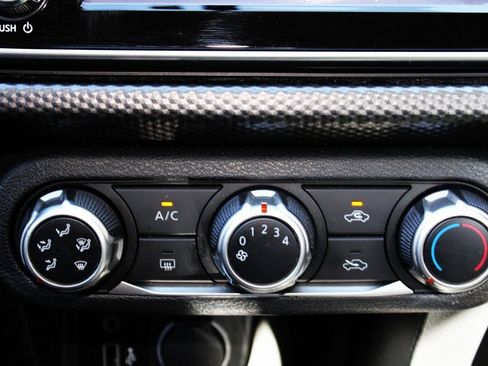 Used 2019 Nissan Kicks S image 20