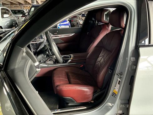 Certified 2023 BMW 760i xDrive 760i xDrive w/ Executive Package image 7