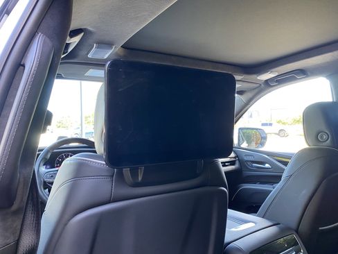 Used 2024 Cadillac Escalade V w/ LPO, ONYX Package image 36