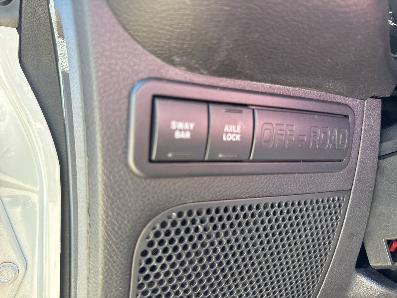 Used 2015 Jeep Wrangler Unlimited Rubicon w/ Connectivity Group AWD/4WD image 21