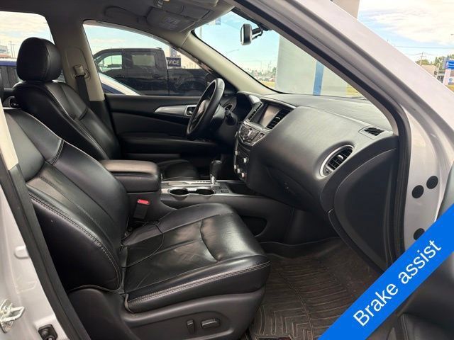 Used 2018 Nissan Pathfinder SL FWD image 12