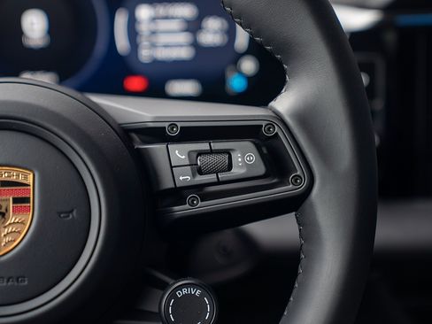 Certified 2025 Porsche Macan 4 Electric image 8