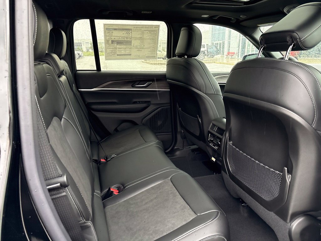New 2026 Jeep Grand Cherokee Altitude AWD/4WD image 11