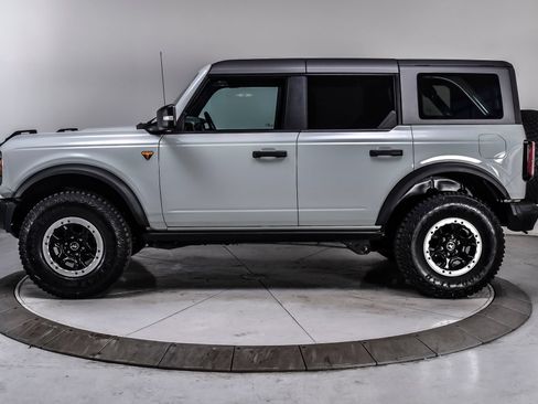 Used 2023 Ford Bronco Badlands w/ Sasquatch Package AWD/4WD image 3