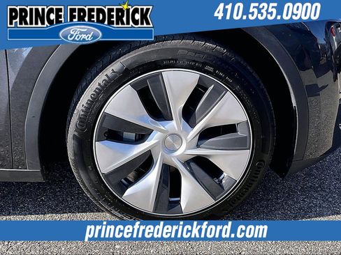 Used 2024 Tesla Model Y 2WD image 8