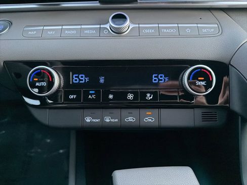 Used 2024 Hyundai Elantra SEL image 33