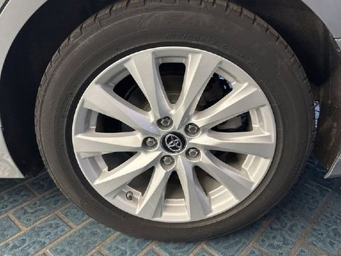 Used 2018 Toyota Camry LE image 7