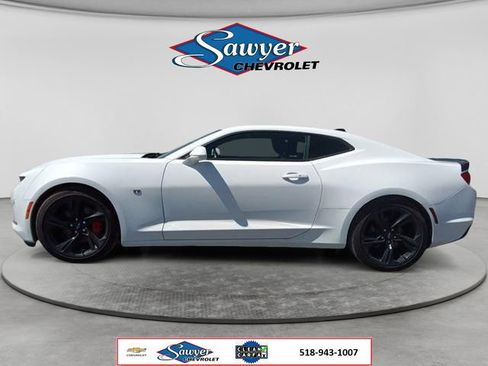 Used 2021 Chevrolet Camaro LT w/ Technology Package RWD image 2