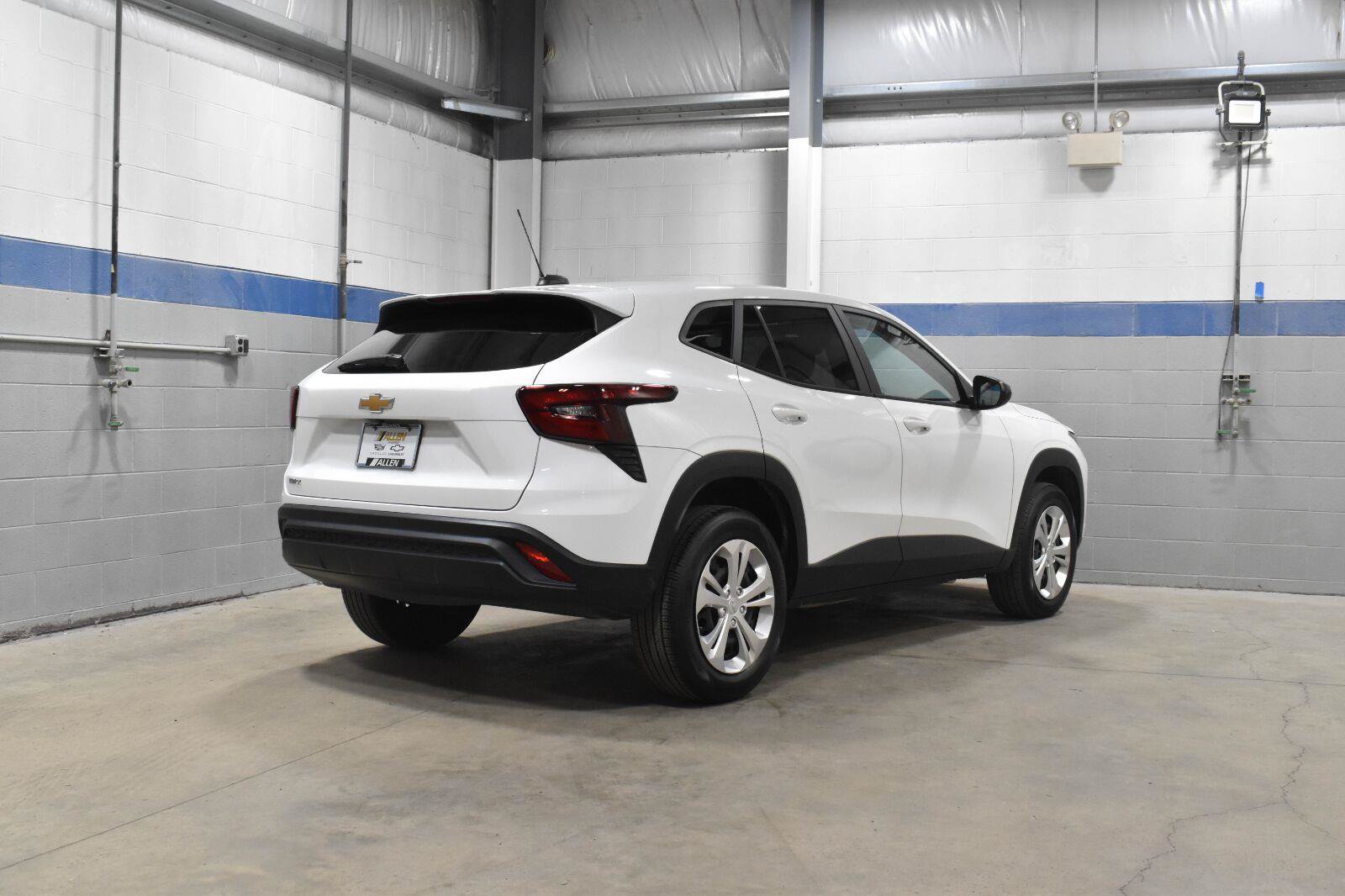 Used 2024 Chevrolet Trax LS FWD image 25