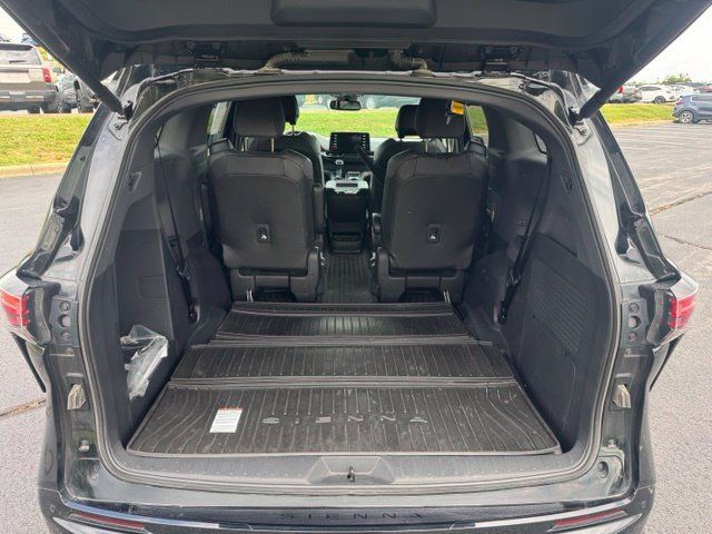 Used 2023 Toyota Sienna XSE AWD/4WD image 13
