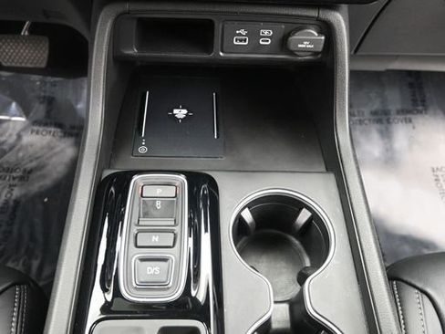 Certified 2025 Honda Pilot Touring image 18
