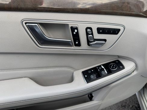 Used 2014 Mercedes-Benz E 350 4MATIC Sedan image 11