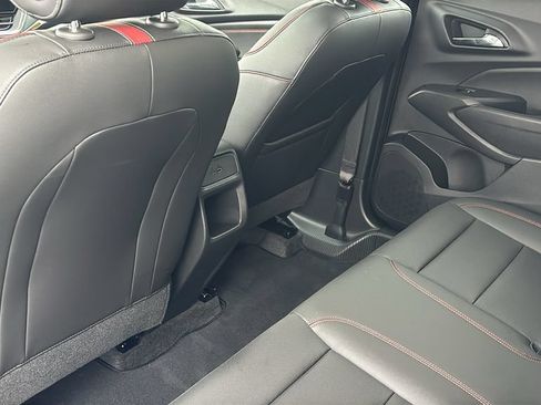 Used 2025 Chevrolet Trax RS w/ Sunroof Package FWD image 31