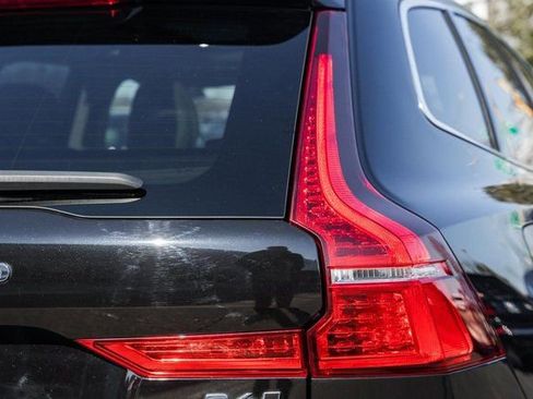 Certified 2023 Volvo XC60 B6 Ultimate w/ Protection Package Premier image 7