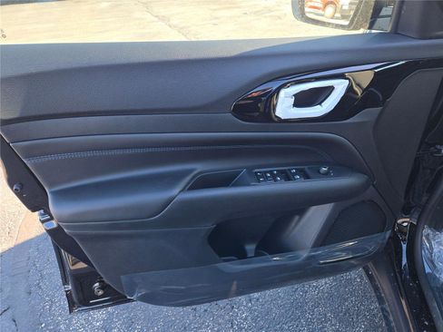 Used 2026 Jeep Compass Latitude image 21