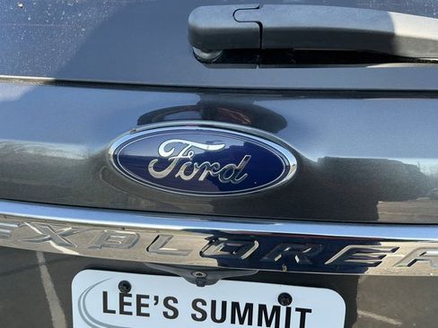 Used 2017 Ford Explorer XLT w/ Equipment Group 202A image 4